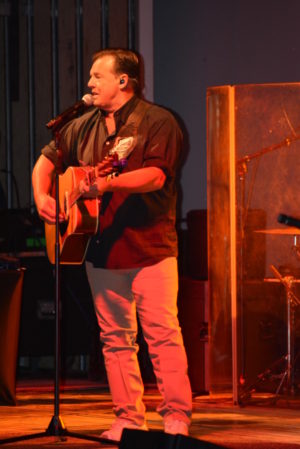 Sammy Kershaw performed in front of a packed grandstand Saturday, Oct. 1 at the Coshocton County Fair. Josie Sellers | Beacon