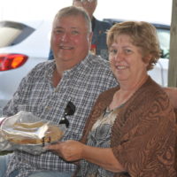 Bidders stir it up at pie auction